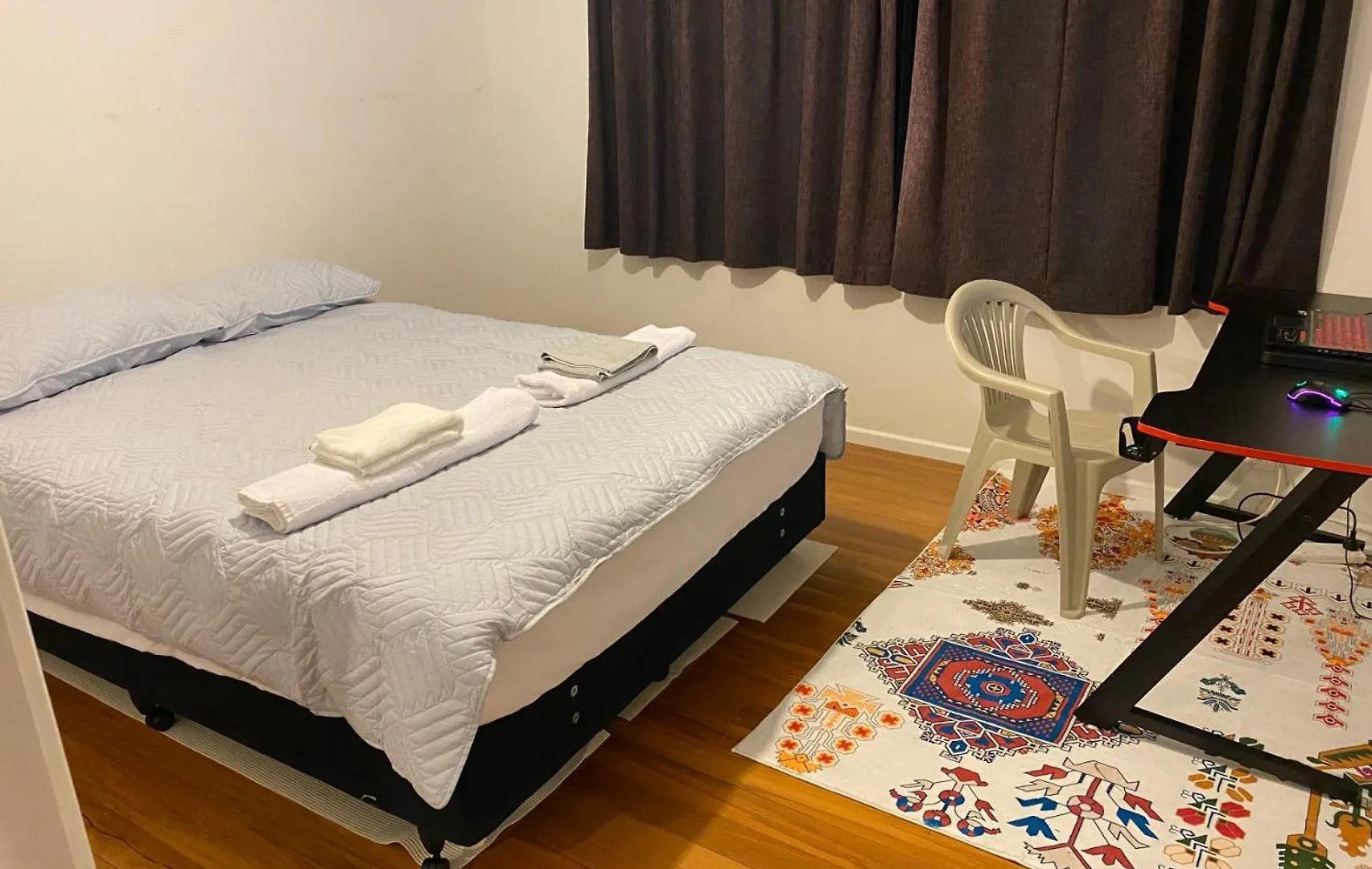 Проживание в семье Hagley Park South Queen Size Bedroom Крайстчёрч